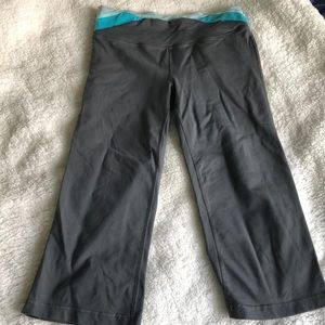 Size Med Flared Yoga Capris